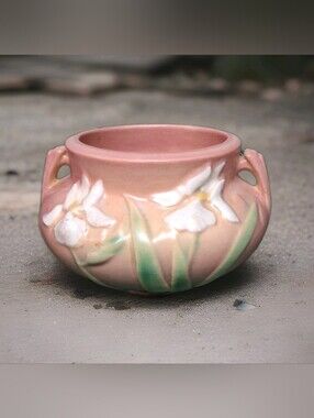 VINTAGE ROSEVILLE ART POTTERY PINK IRIS SMALL JARDINIERE PLANTER #647-3